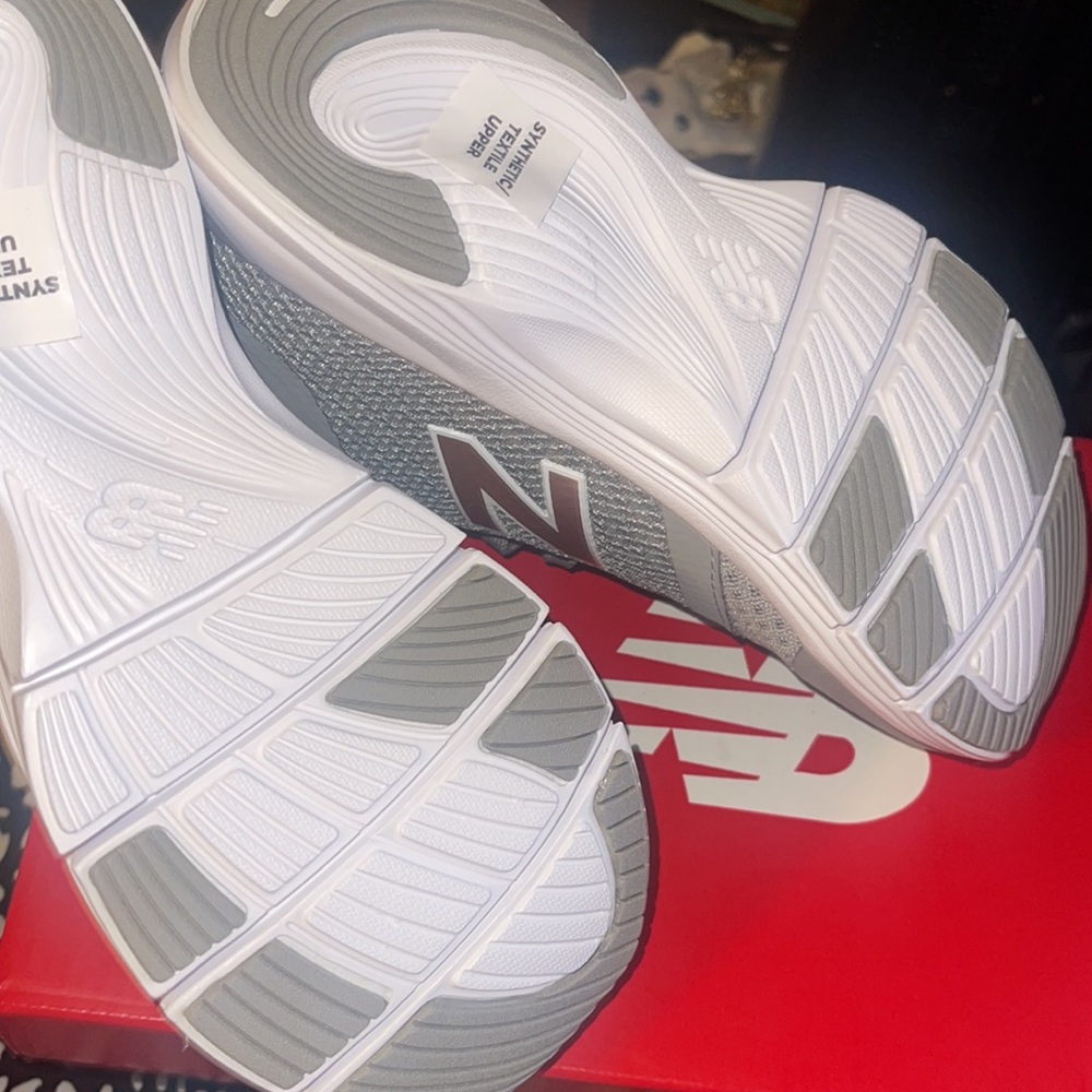 NWT NEW BALANCE RUNNING SNEAKERS - Picture 5 of 5